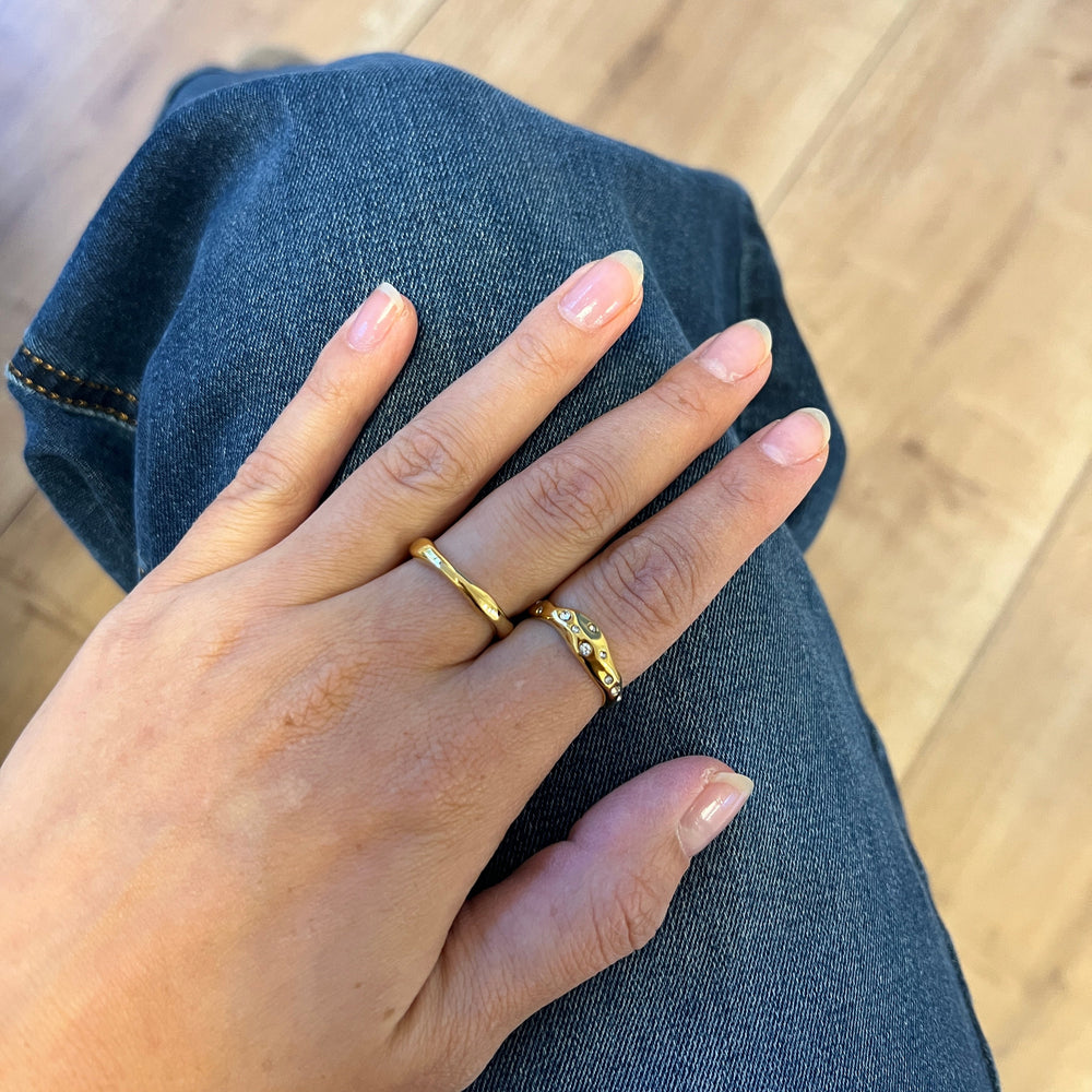 Chunky Wave Ring i 18K guldbelagt rustfrit stål.