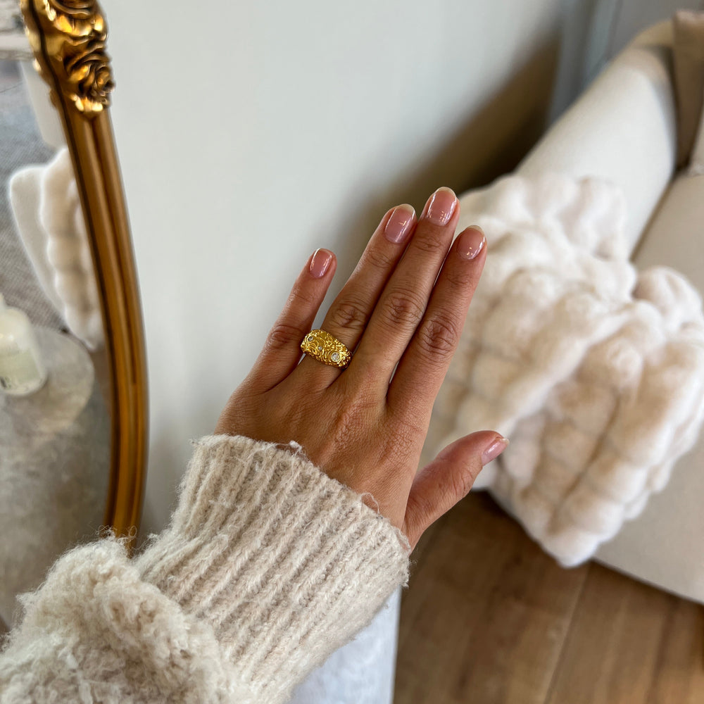 Cosmo Ring i 18K guldbelagt rustfrit stål.