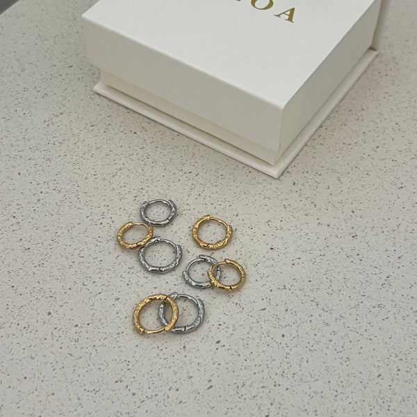 Basic Creoler med tidløst design i 18K guldbelagt rustfrit stål.