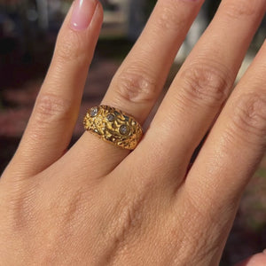 Cosmo Ring i 18K guldbelagt rustfrit stål vist fra flere vinkler.