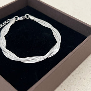 Elegant Twist Slange Armbånd i sølvfarvet rustfrit stål.